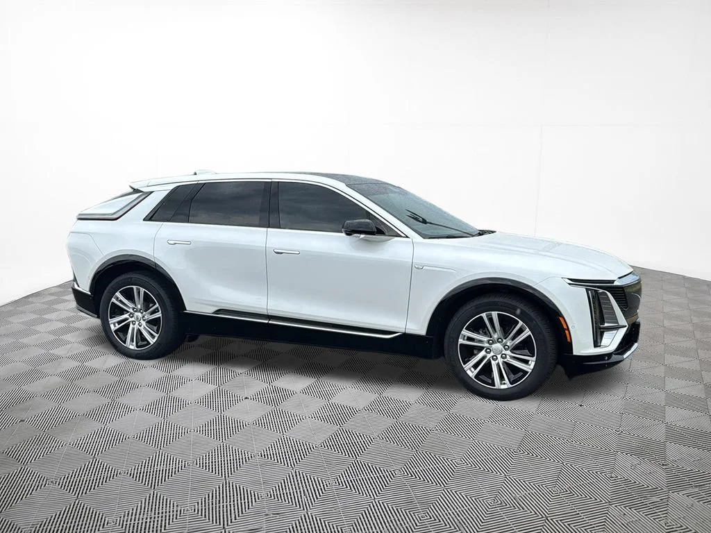 Used 2024 Crystal White Tricoat Cadillac Tech image 5