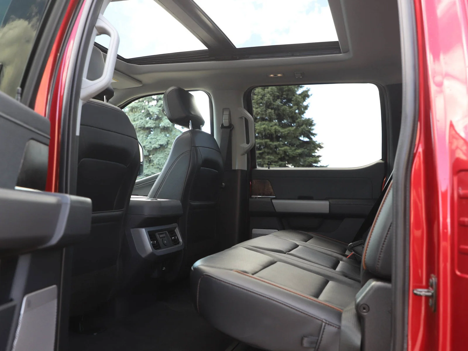 Used 2026 Ruby Red Metallic Tinted Clearcoat Ford LARIAT image 16