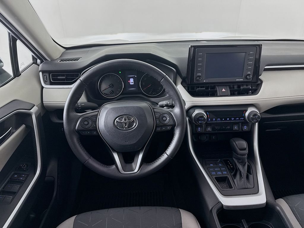 Used 2022 Silver Toyota XLE image 23