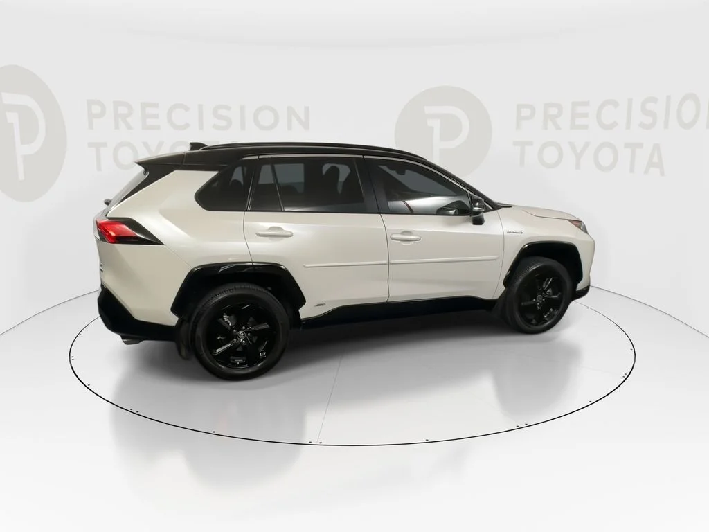 Used 2021 Blizzard Pearl/Midnight Black Metallic Toyota XSE image 21
