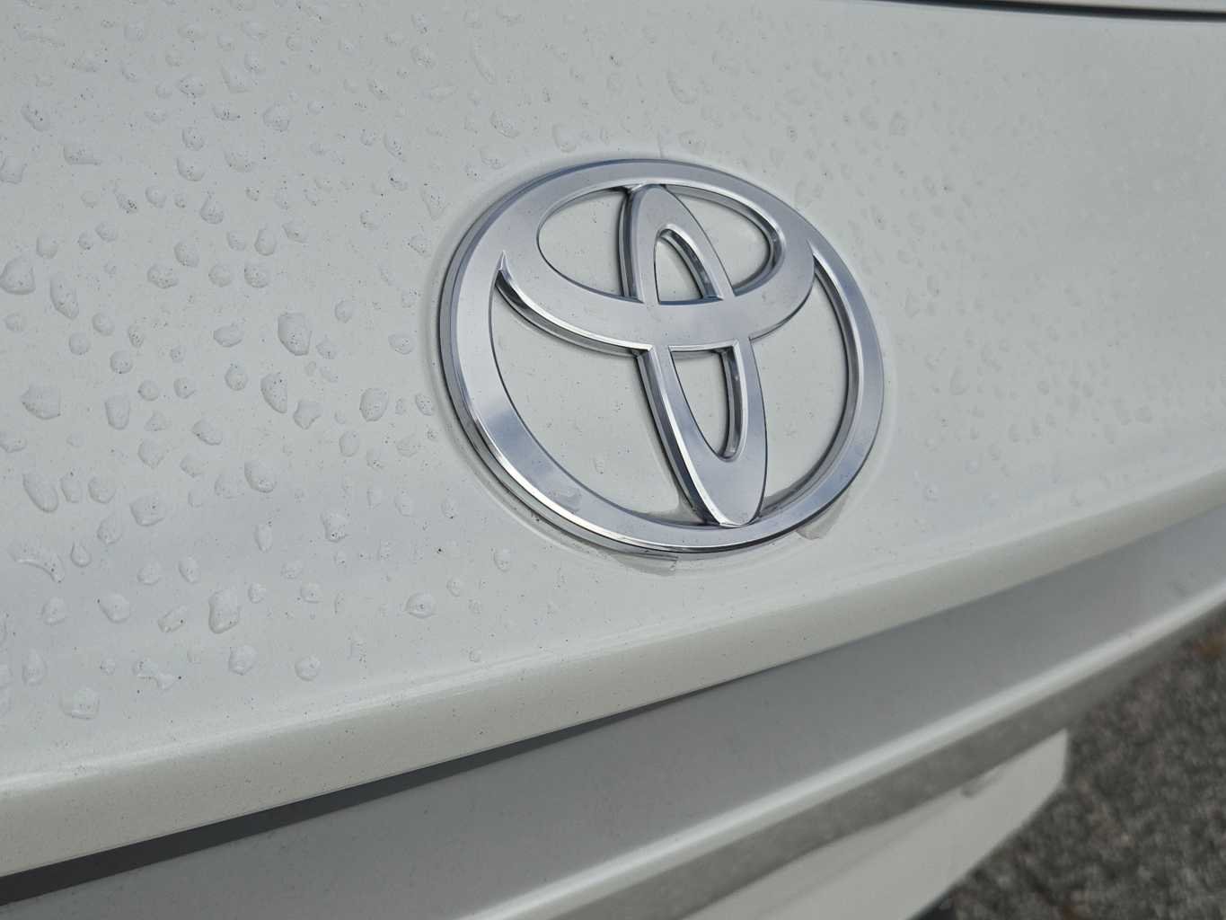 New 2026 Wind Chill Pearl Toyota XLE Plus image 16