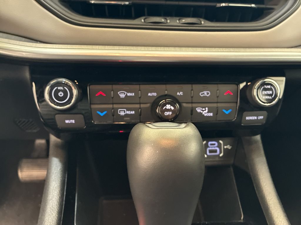 Used 2025 White Jeep Limited image 19