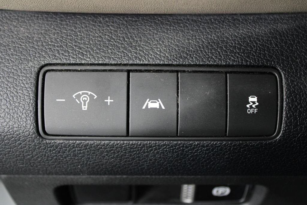 Used 2022 Gray Hyundai SEL image 23