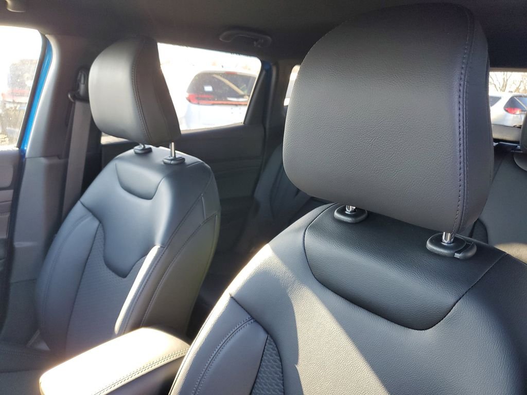 New 2026 Hydro Blue Pearlcoat Jeep Latitude image 18