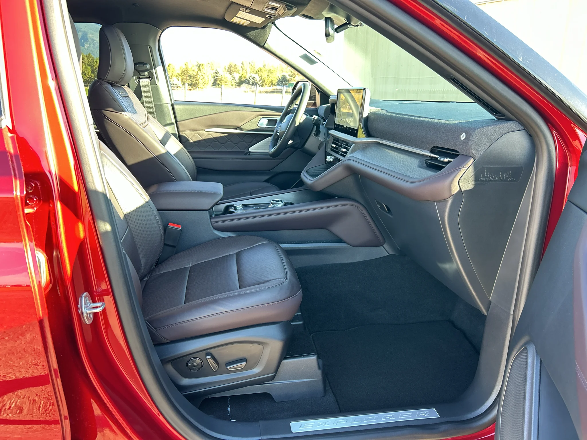 New 2027 Ruby Red Metallic Tinted Clearcoat Ford Platinum™ image 22