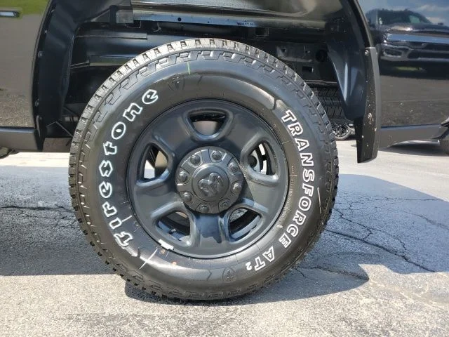New 2026 Diamond Black Crystal Pearl-Coat Exterior Paint RAM Tradesman image 9