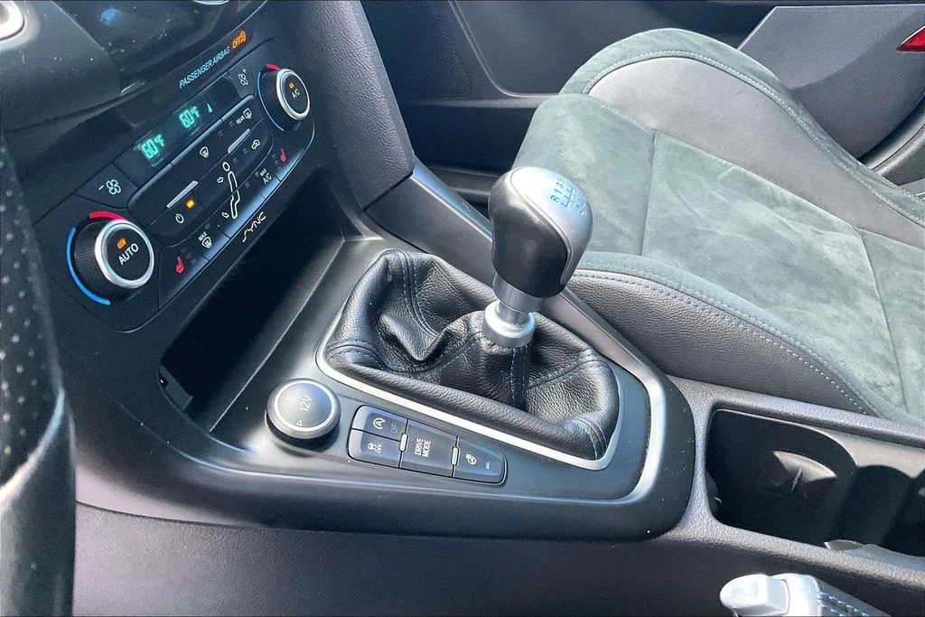 Used 2016 Blue Ford RS image 17