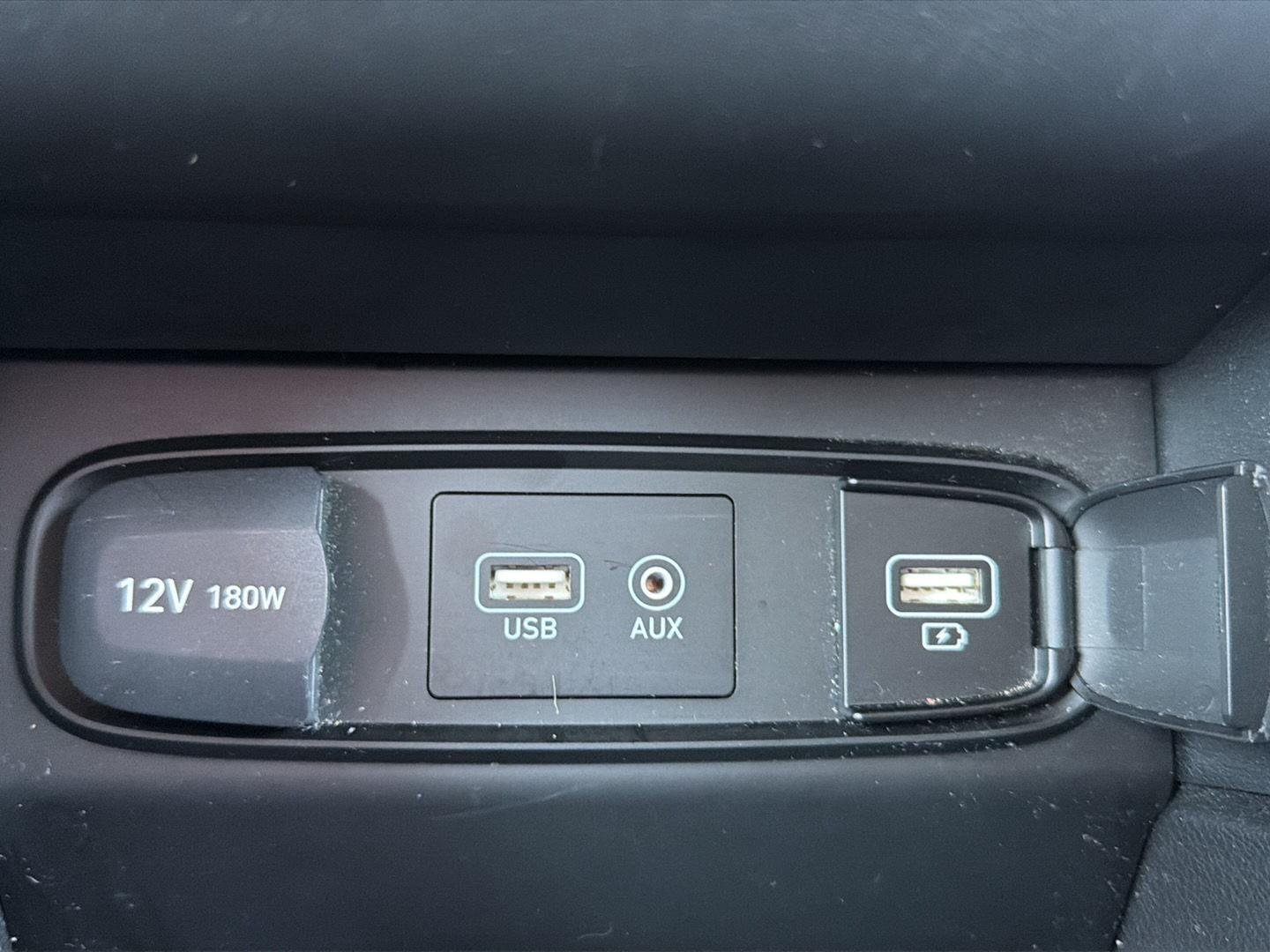 Used 2020 Twilight Black Hyundai SE image 26