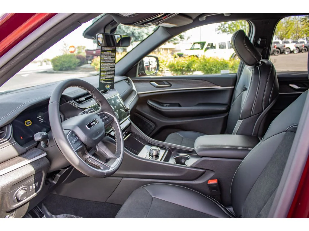 New 2026 Velvet Red Pearlcoat Jeep Laredo Altitude image 29