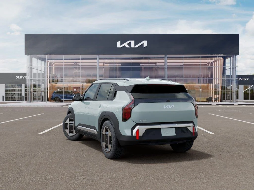 New 2027 Snow White Pearl Kia Wind image 4