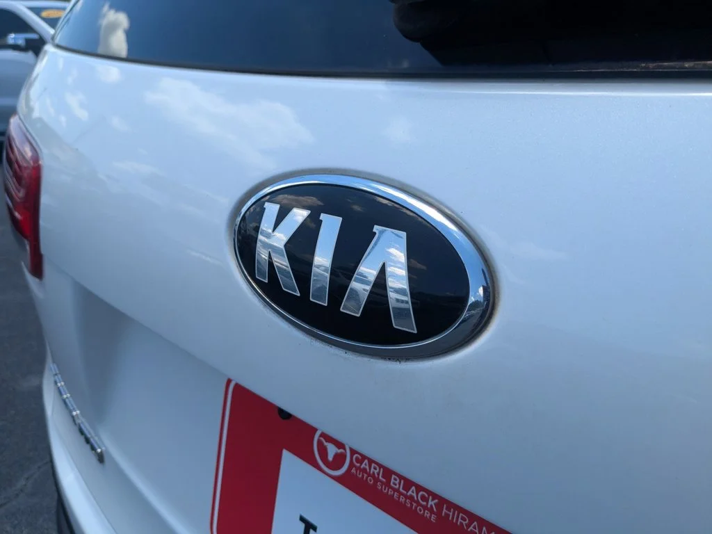 Used 2017 Snow White Pearl Kia EX image 27