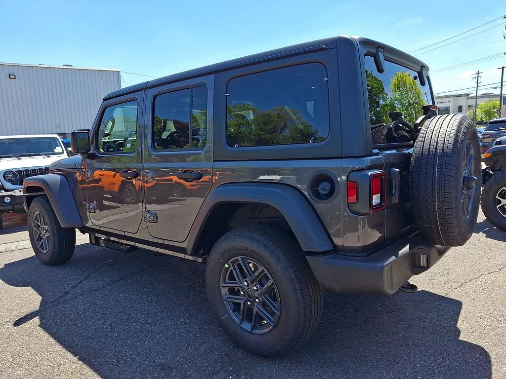 New 2026 Granite Crystal Metallic Clear-Coat Exterior Paint Jeep Sport S image 3