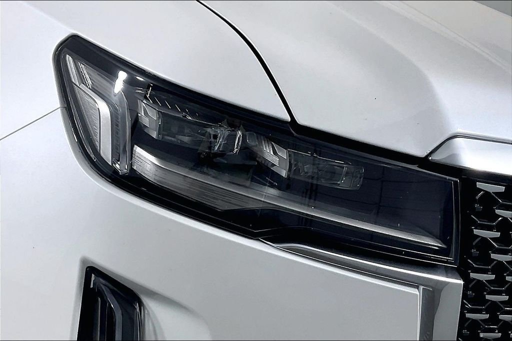 Used 2023 White Cadillac Premium Luxury image 29