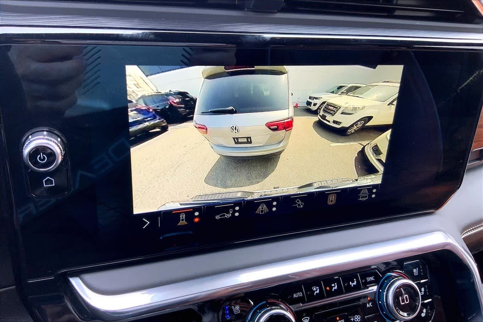 Used 2025 White Frost Tricoat GMC Denali Ultimate image 29