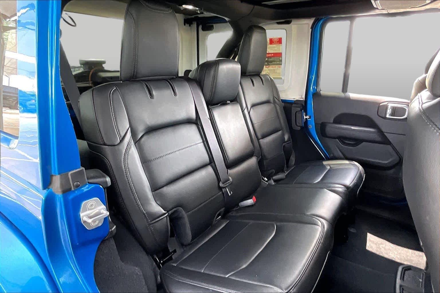 Used 2022 Hydro Blue Pearlcoat Jeep Unlimited Sahara Altitude image 18