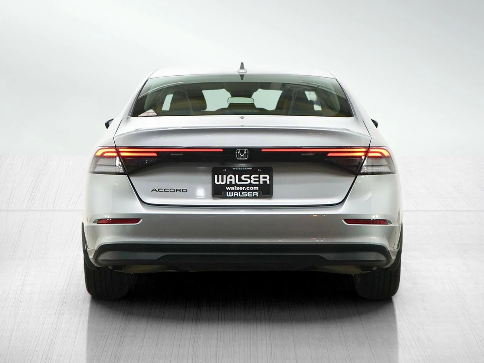 Used 2023 Lunar Silver Metallic Honda LX image 4