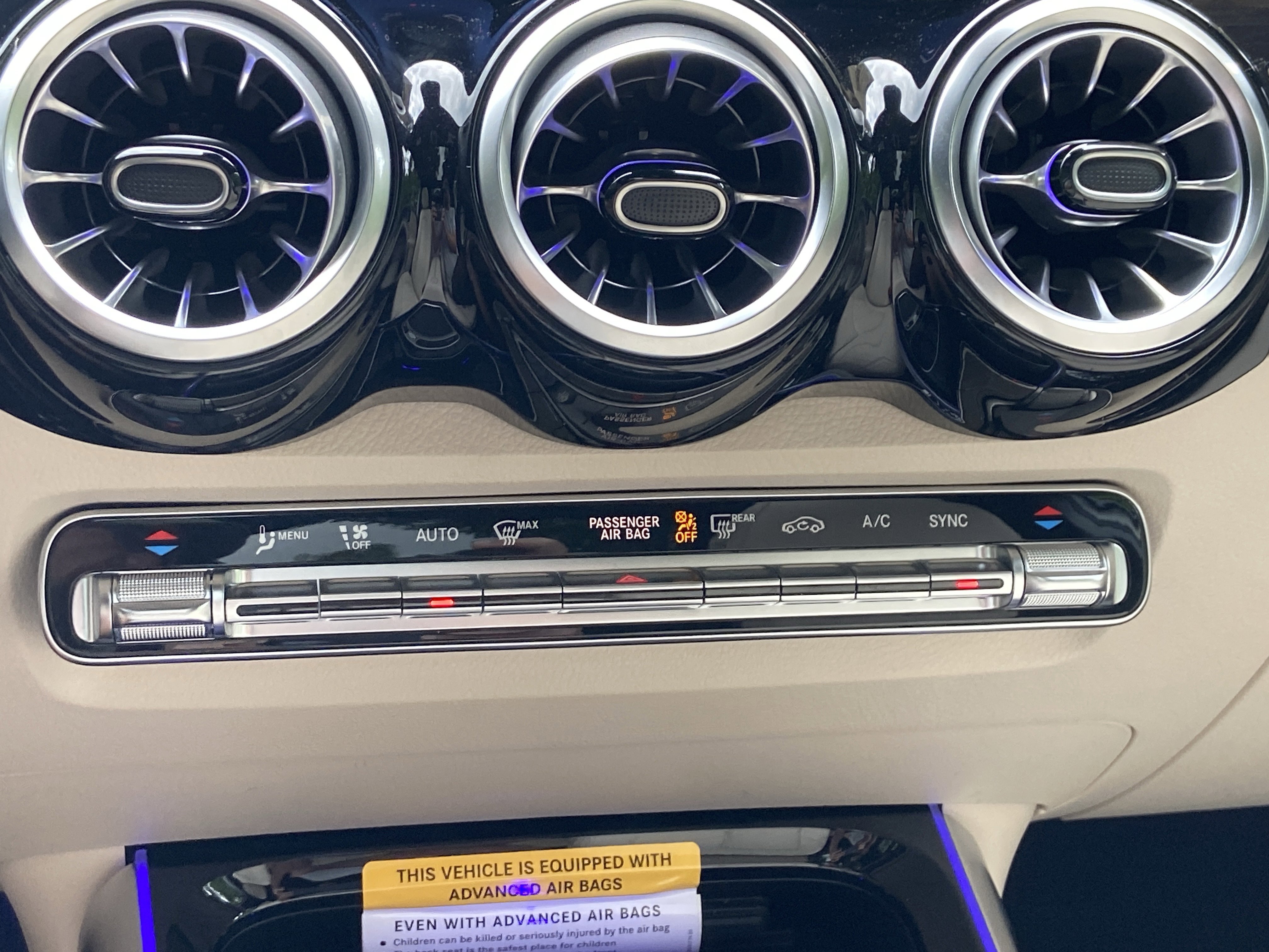 New 2026 Polar White Mercedes-Benz GLB 250 SUV image 29