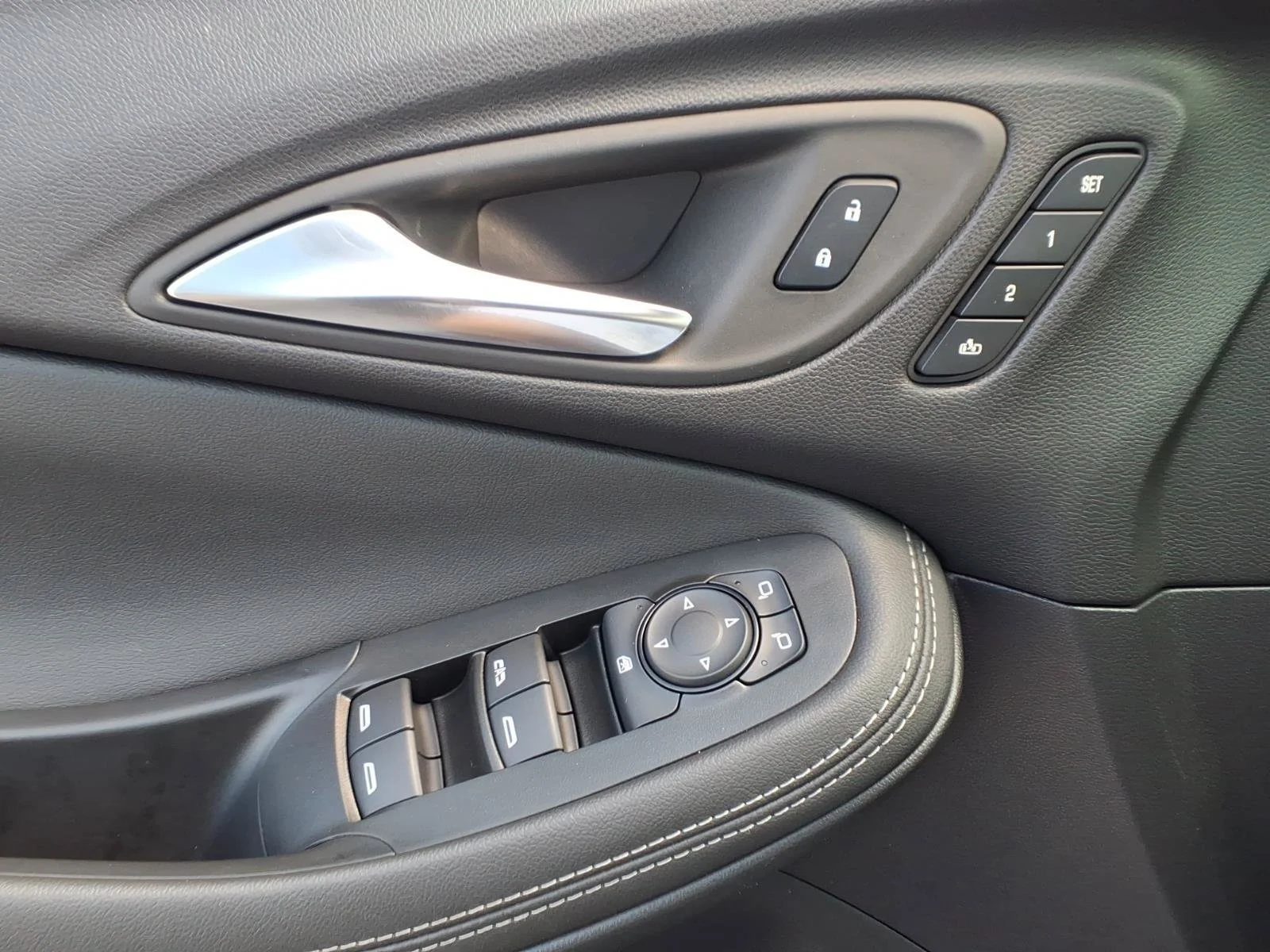 Used 2023 Ebony Twilight Metallic Buick Essence image 22