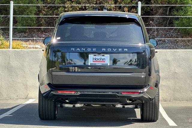 New 2026 Santorini Black Land Rover SE image 4