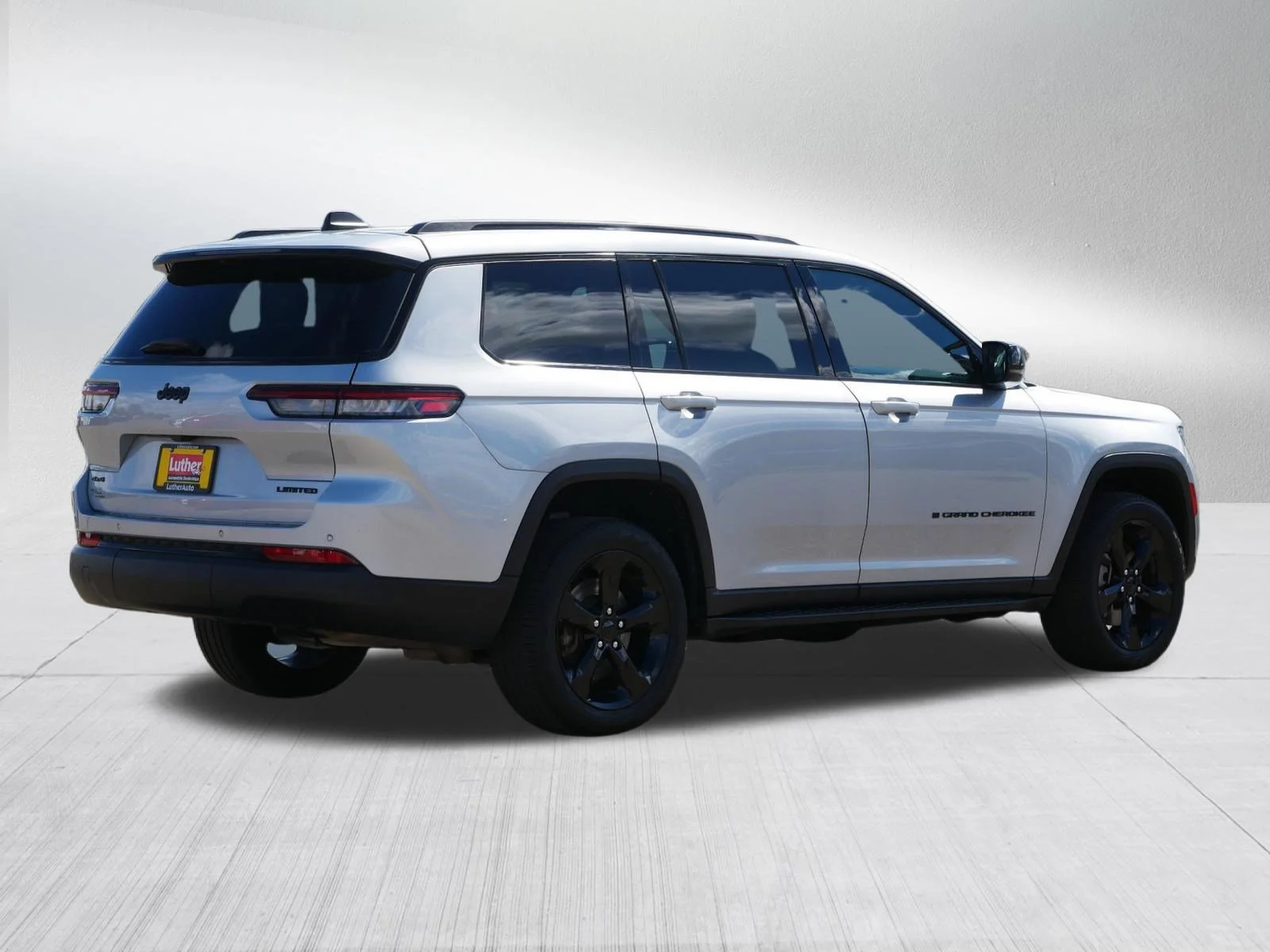 Used 2024 Silver Zynith Jeep Limited image 7