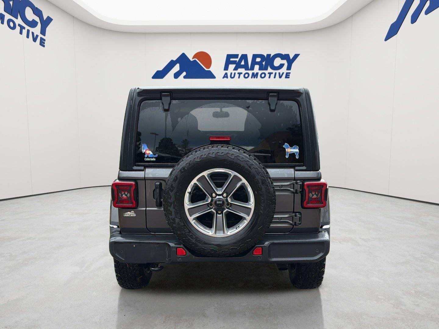 Used 2020 Granite Crystal Metallic Clearcoat Jeep Sahara image 6