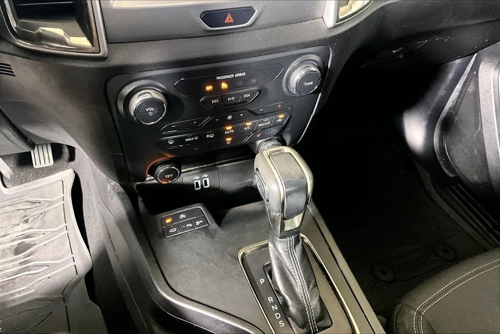 Used 2019 Shadow Black Ford XLT image 25