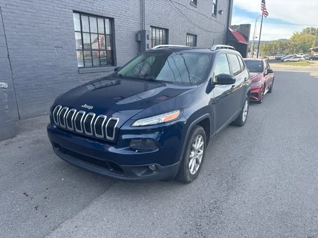 Used 2018 Blue Jeep Latitude image 1