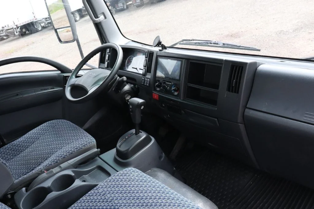 Used 2023 Arctic White Chevrolet Base image 12