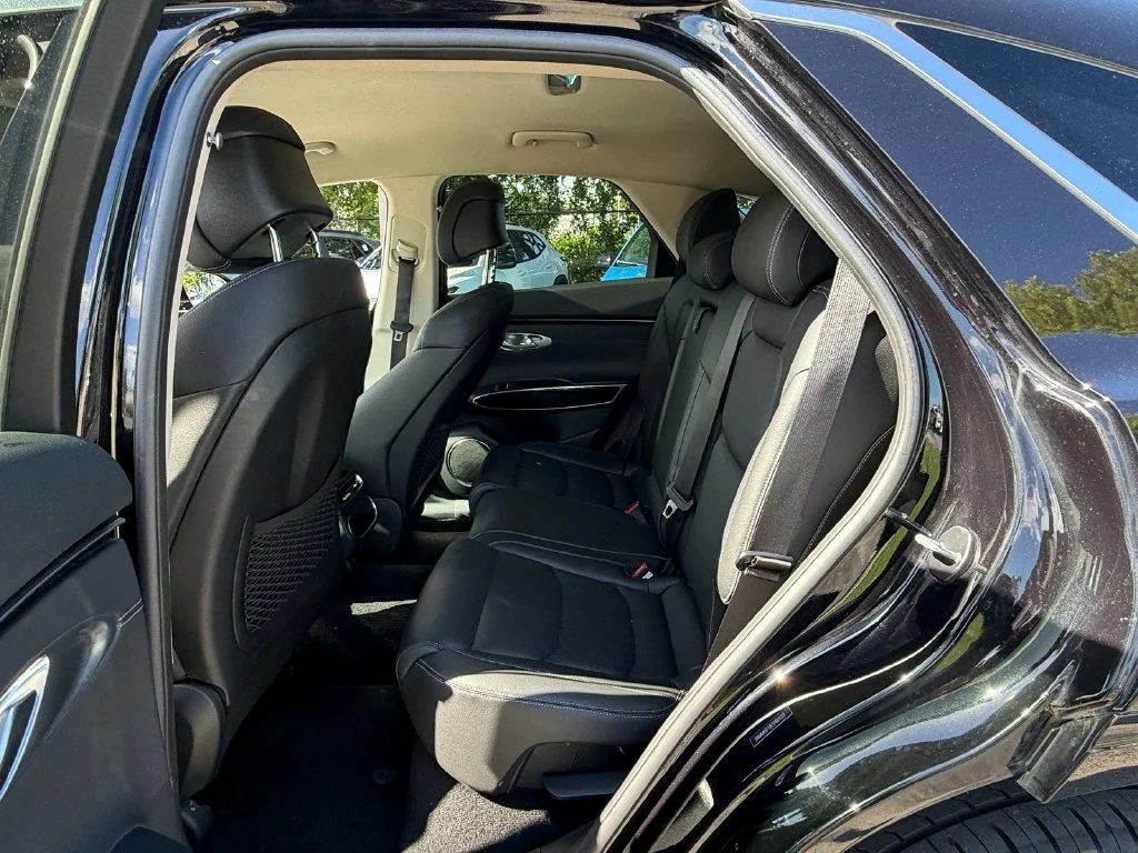 Used 2025 Black Genesis 2.5T image 11