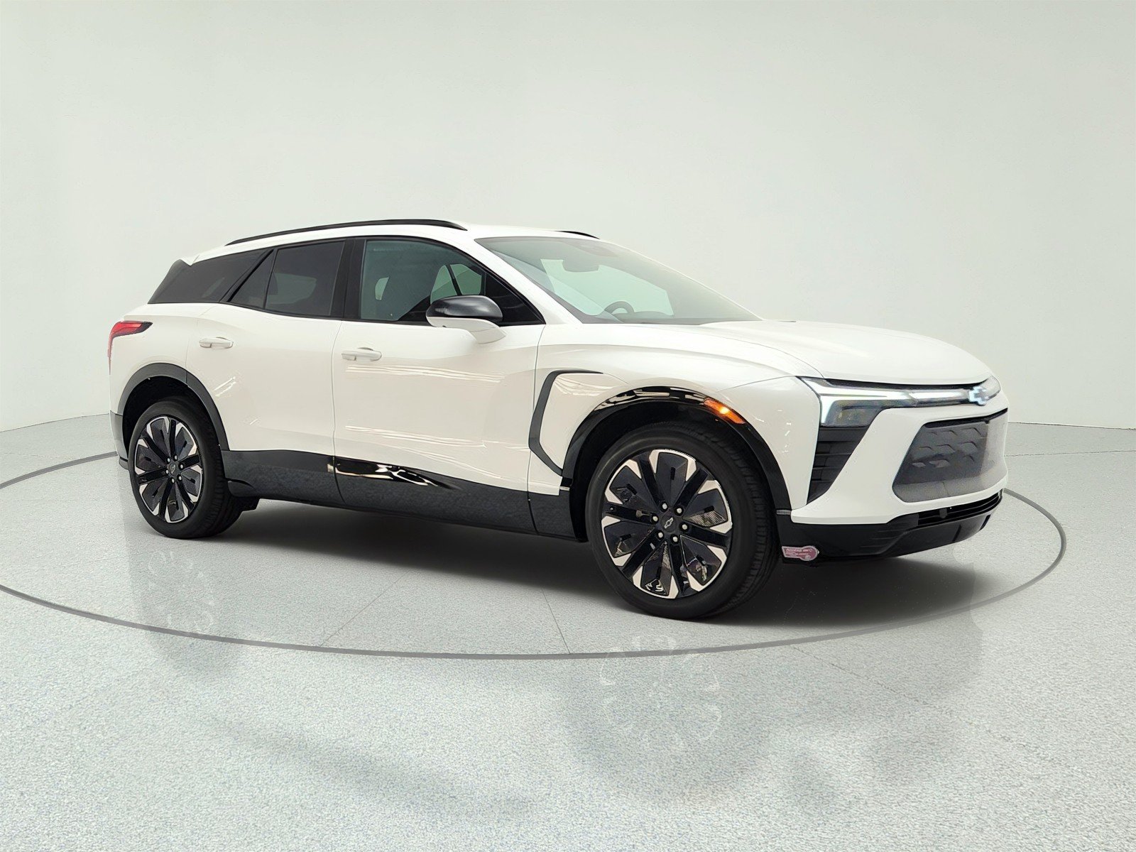 Used 2024 Iridescent Pearl Tricoat Chevrolet eAWD RS image 3