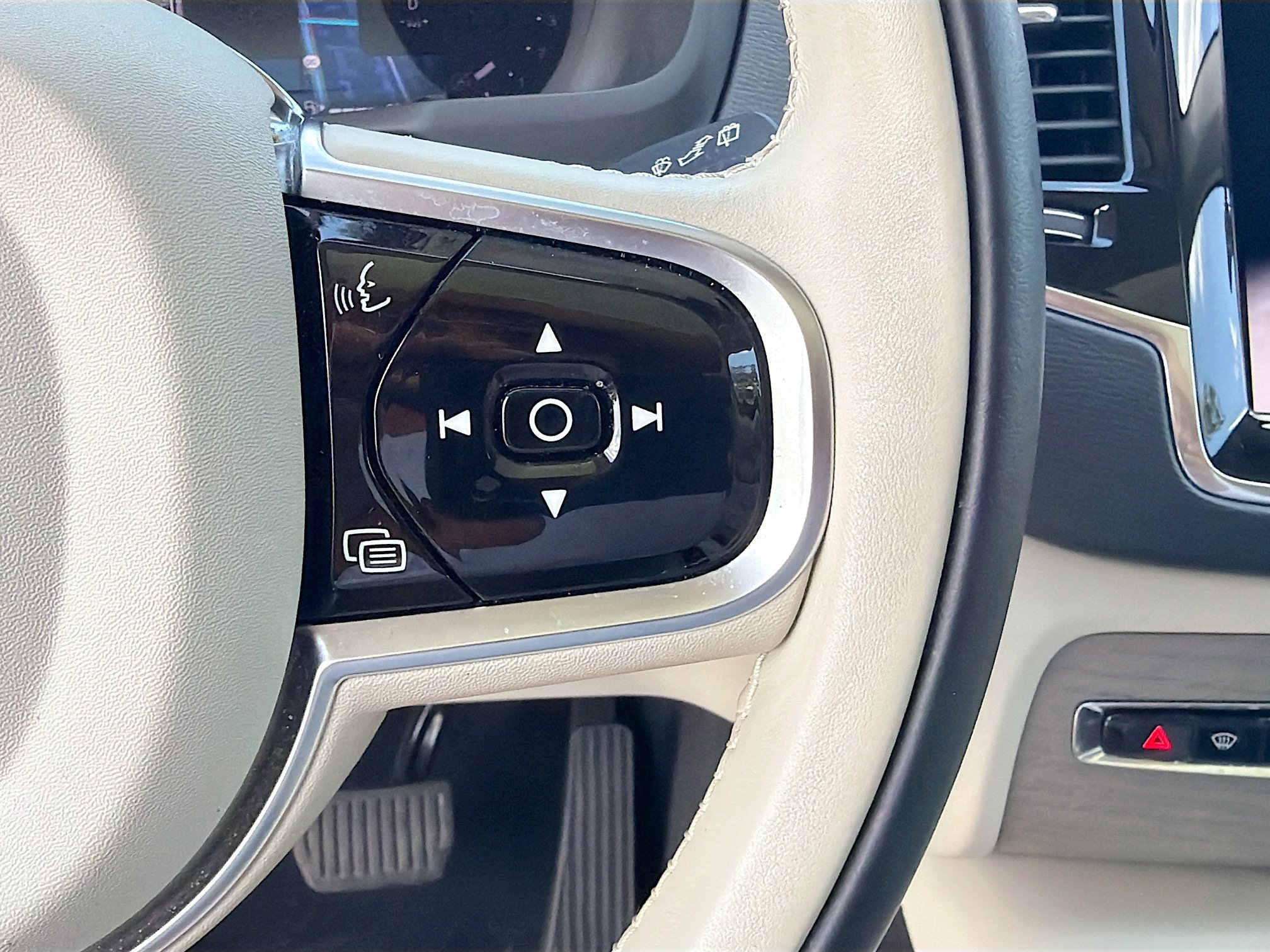 Used 2025 Denim Blue Metallic Volvo Plus image 37