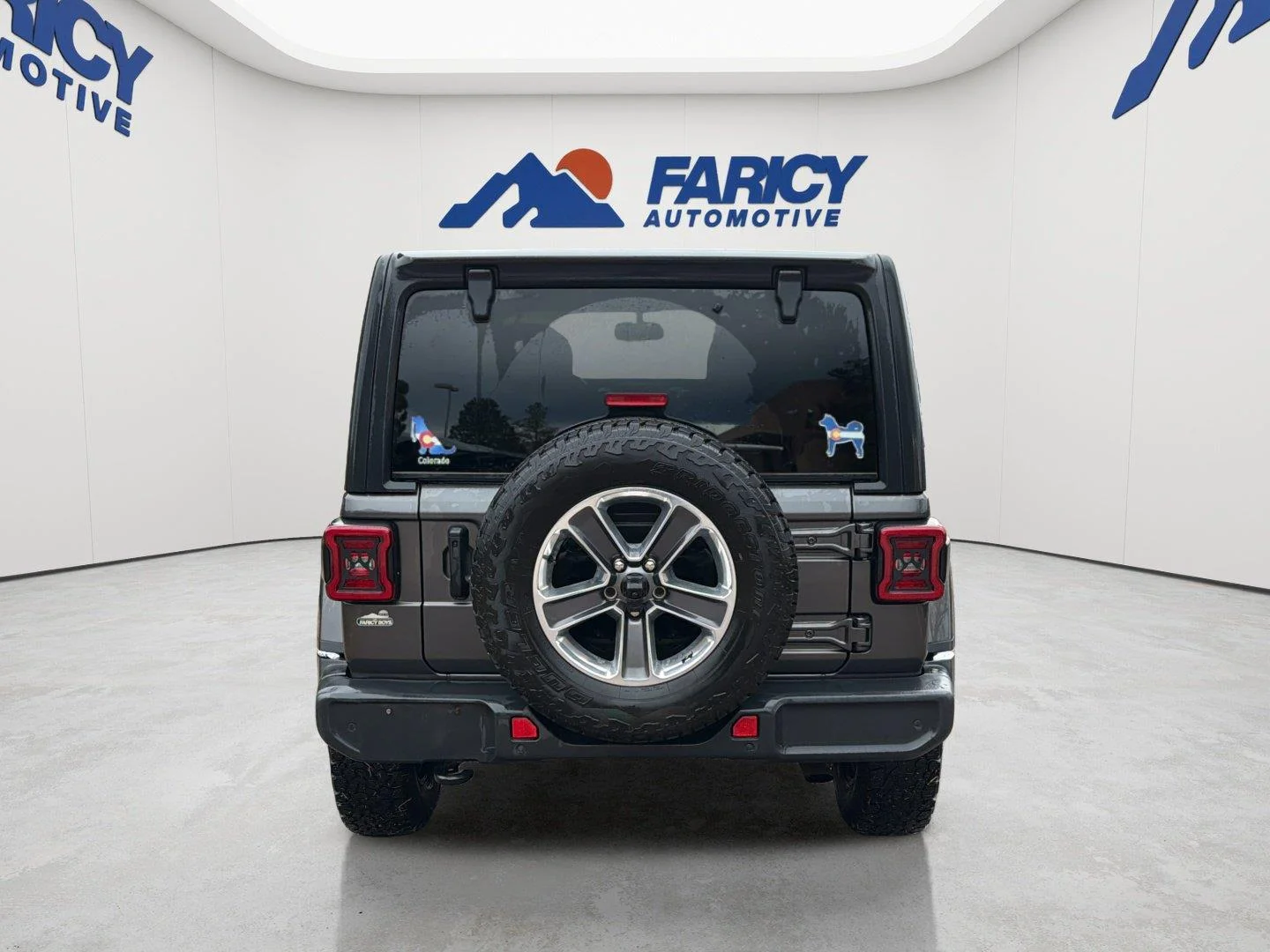 Used 2020 Granite Crystal Metallic Clearcoat Jeep Sahara image 6