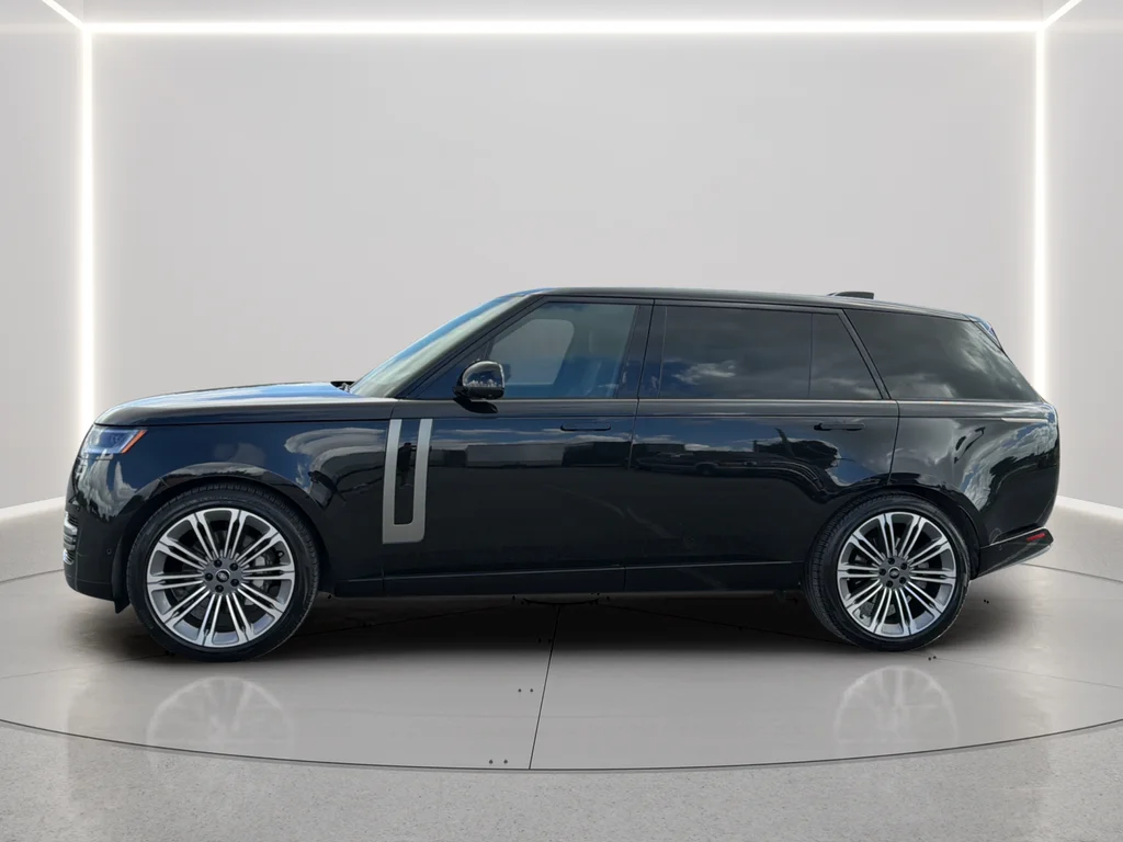Used 2024 Black Land Rover SE image 13