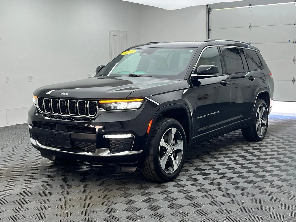 Used 2023 Black Jeep Limited image 13
