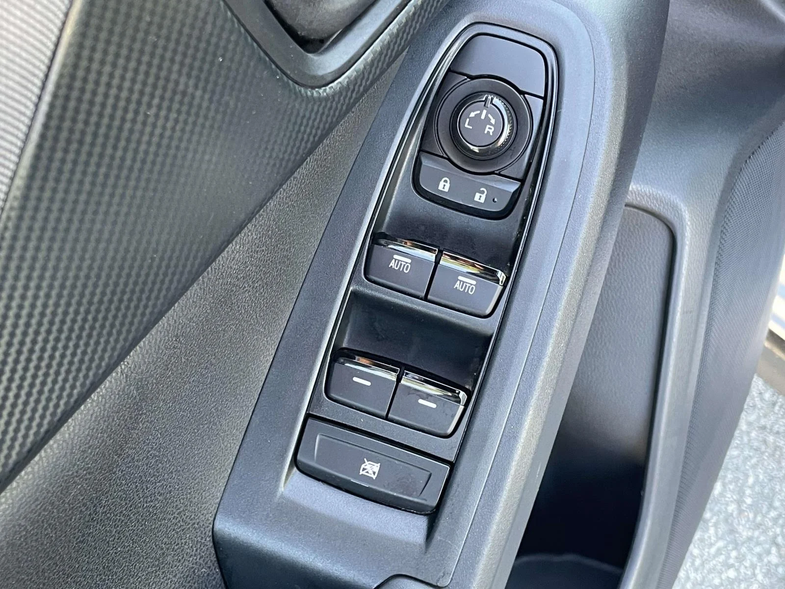 Used 2025 Ice Silver Metallic Subaru Base image 6