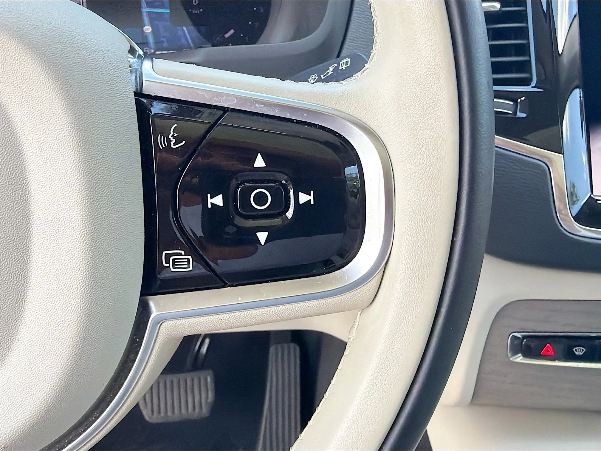 Used 2025 Denim Blue Metallic Volvo Plus image 37