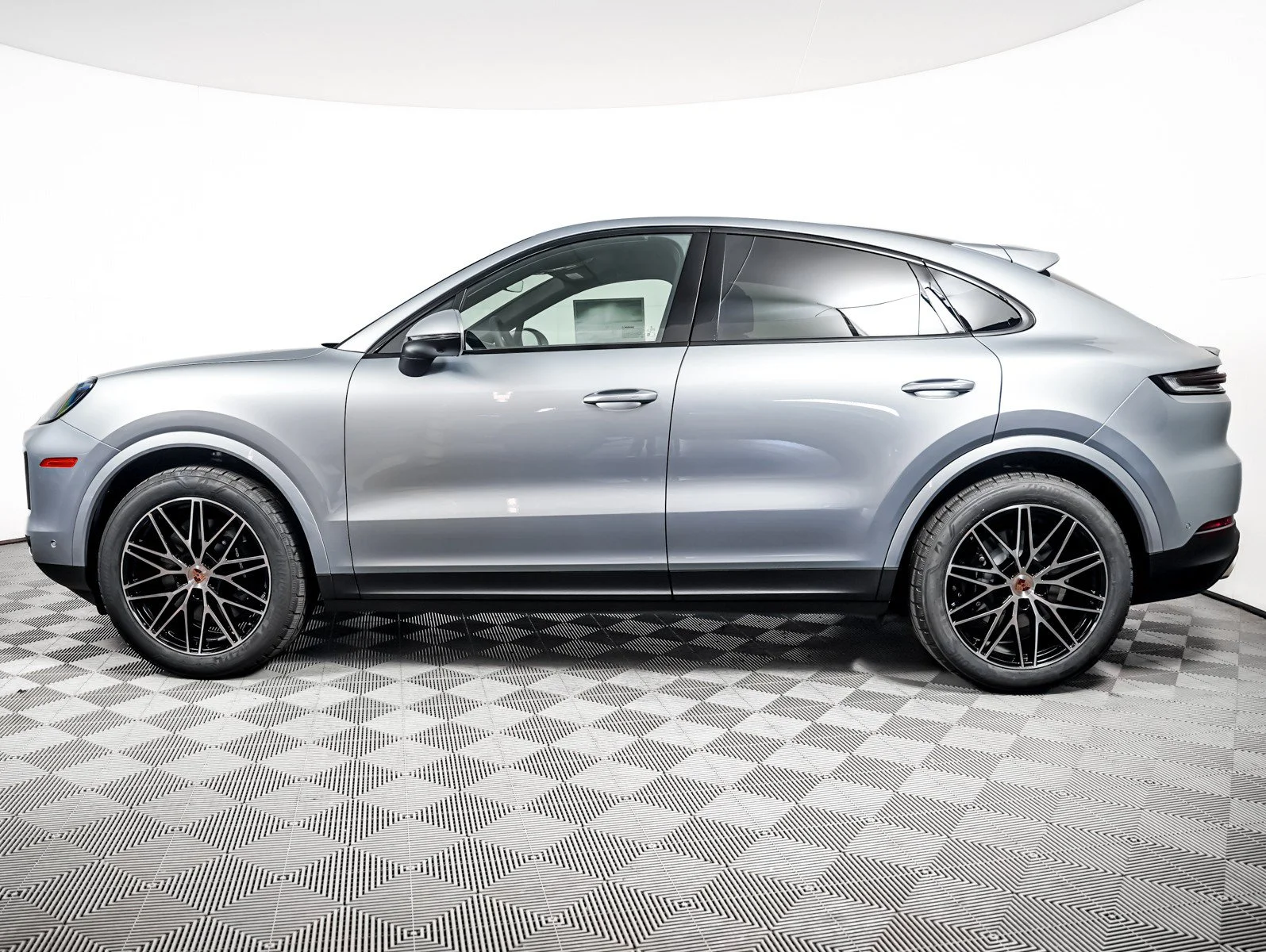New 2026 DOLOMITE SILVER Porsche Coupe image 2