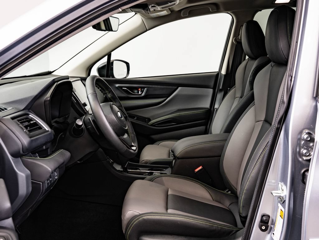 Used 2025 Ice Silver Metallic Subaru Onyx Edition image 24