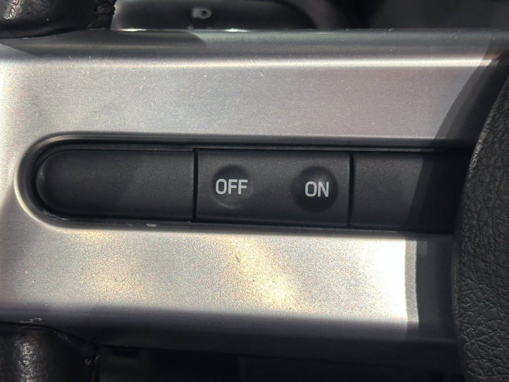 Used 2005 Black Ford  image 57