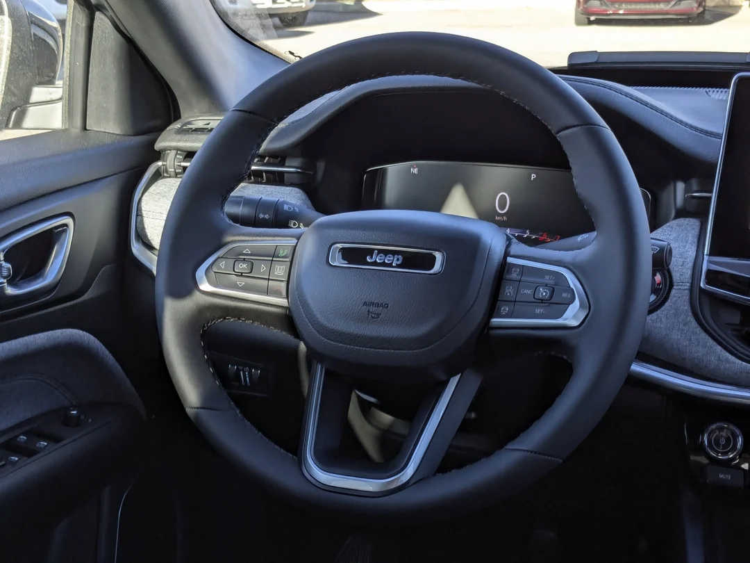 New 2026 Silver Jeep North - - 4x4 - Panoramic Sunroof - Alpine Audio - Adaptive Cruise - Power Liftgate & More! image 16