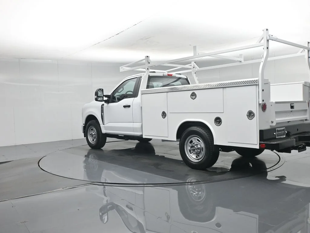 New 2026 Oxford White Ford XL image 6