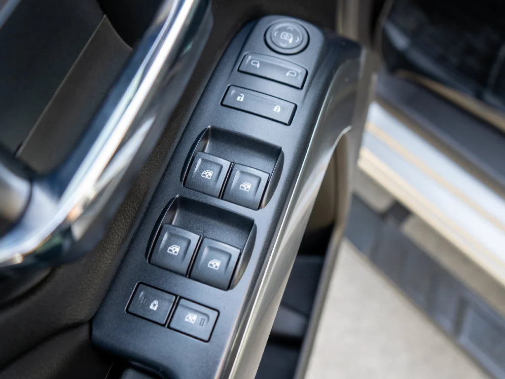 Used 2018 Silver Chevrolet LT image 16