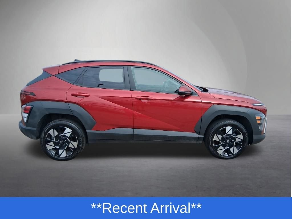 Used 2025  Hyundai SEL image 2