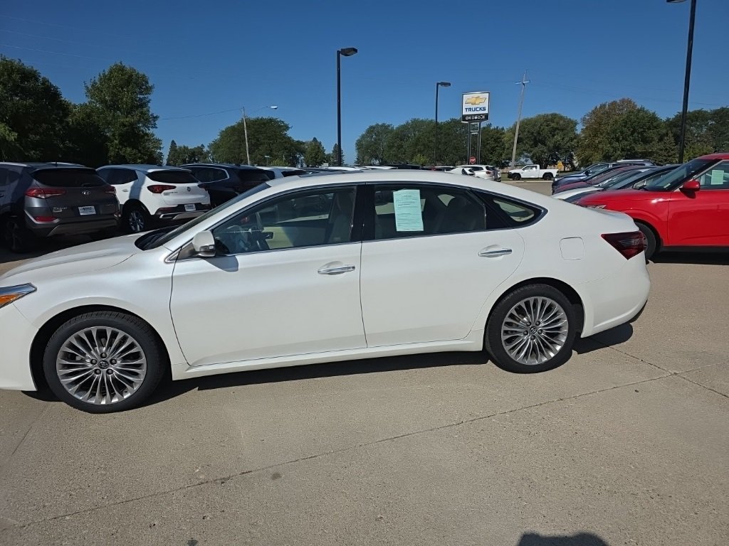 2017 Toyota Avalon Limited photo 3