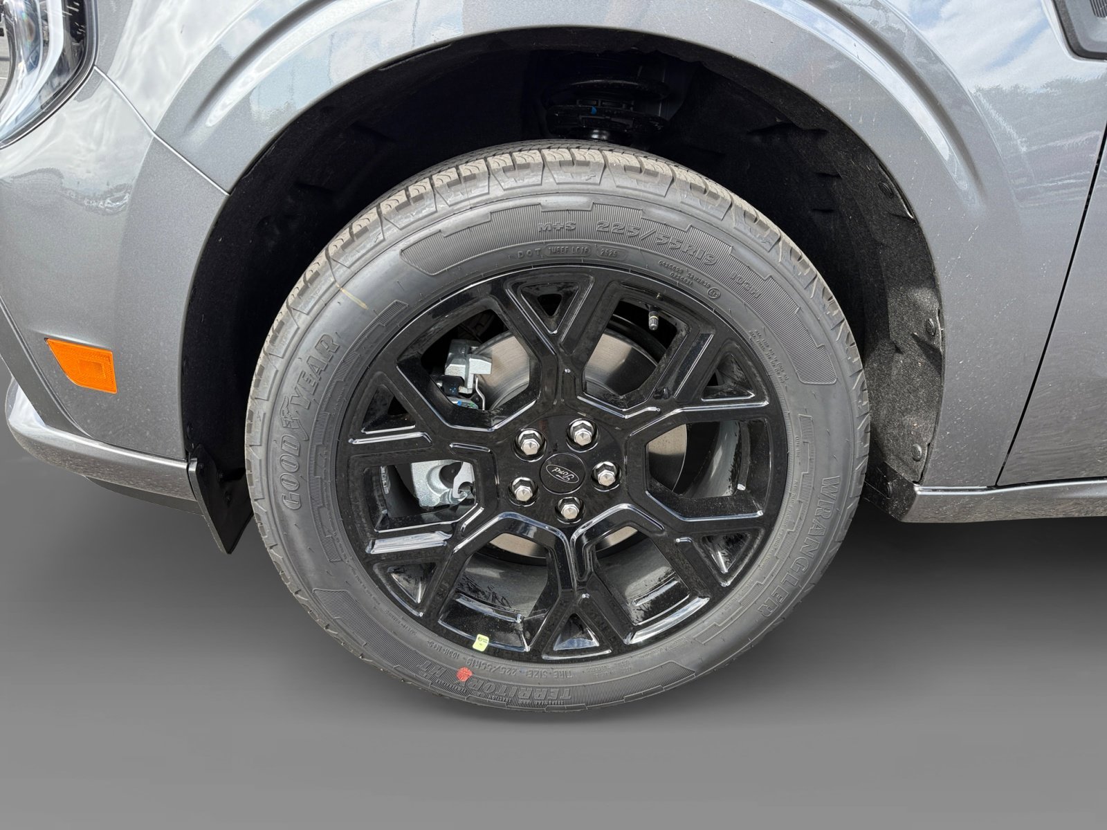 New 2025 Carbonized Gray Metallic Ford Lobo™ image 9