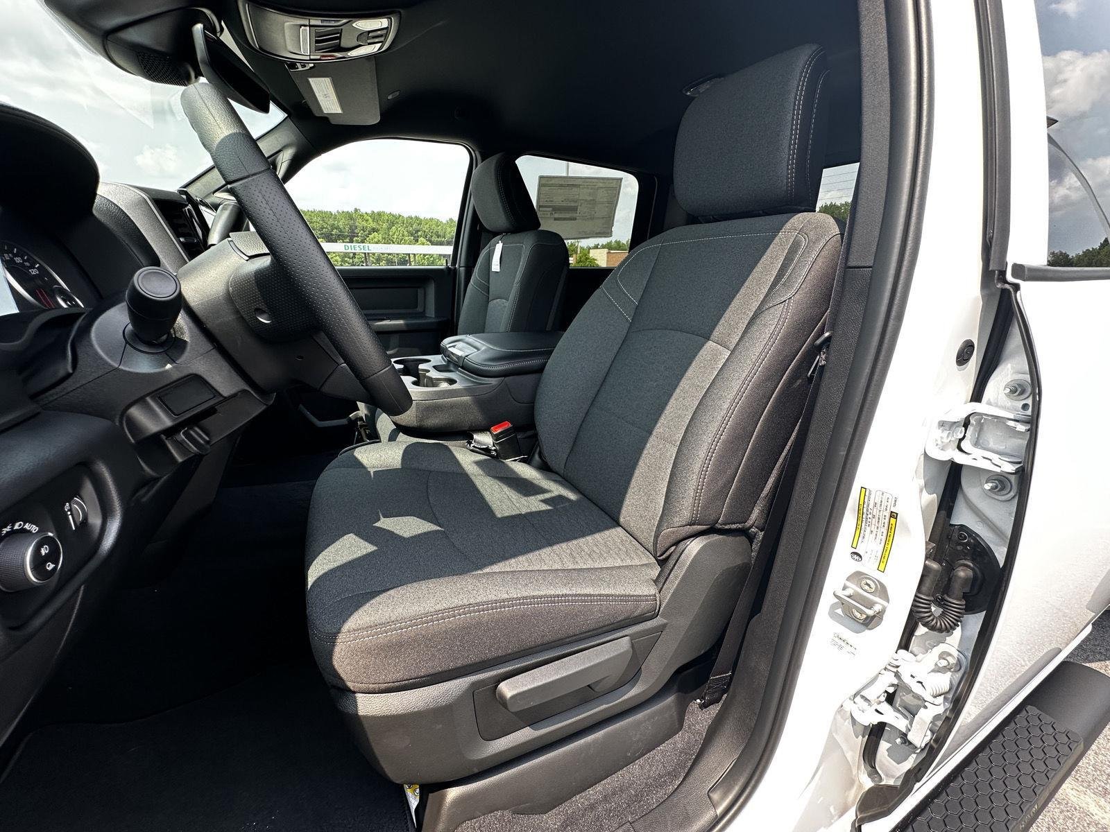 New 2026 Bright White Clear-Coat Exterior Paint RAM Tradesman image 9