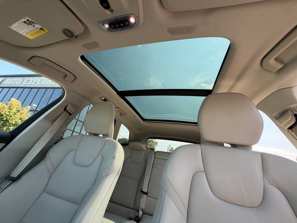 Used 2021 Blue Volvo T5 Momentum image 11