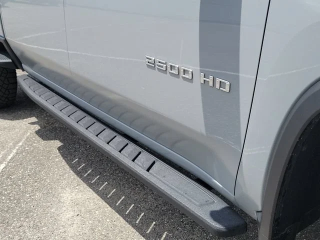 2025 Chevrolet Silverado 2500HD ZR2 - Photo 8