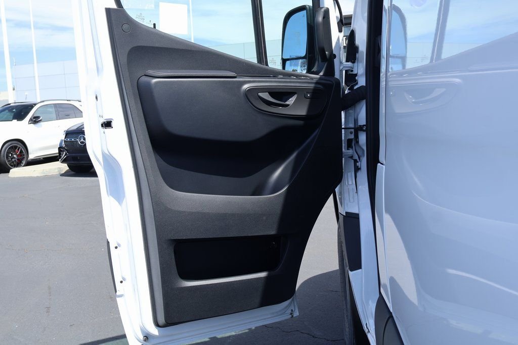 New 2026 Arctic White Mercedes-Benz Cargo 170 WB image 7