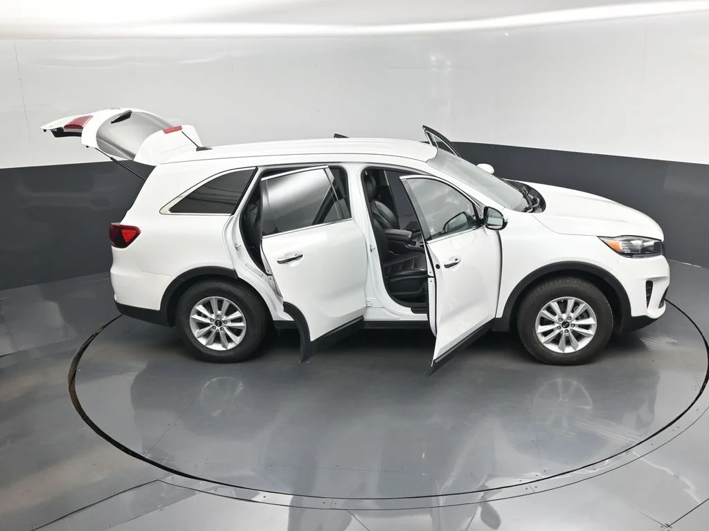 Used 2020 White Kia LX image 18